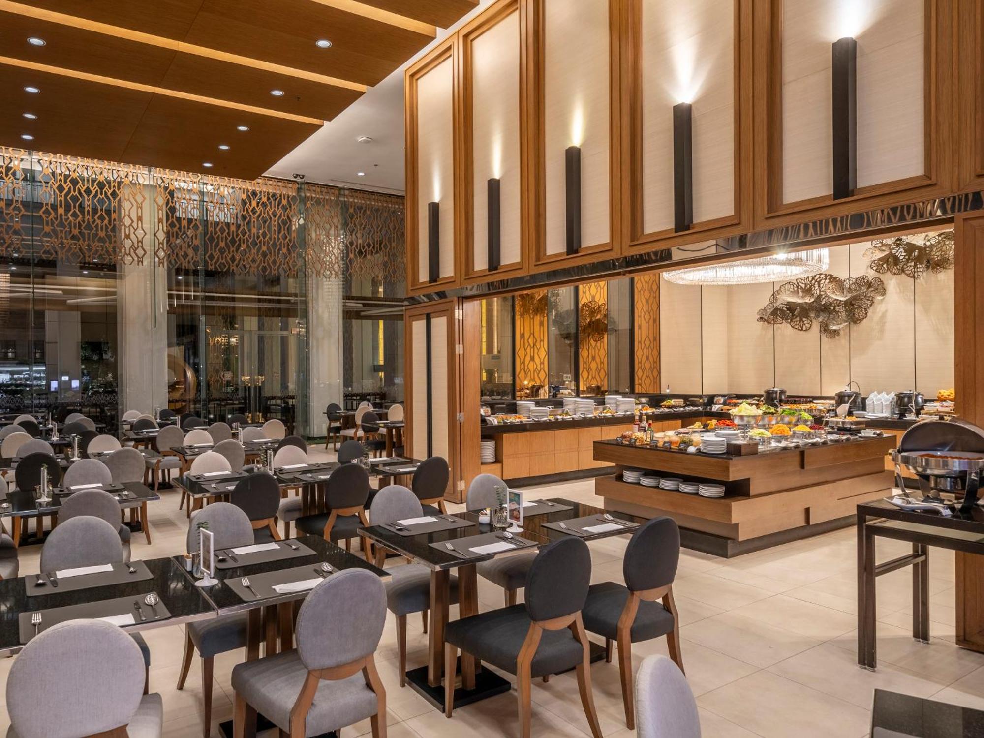 Hotel Grande Centre Point Ploenchit Bangkok Exteriér fotografie The restaurant